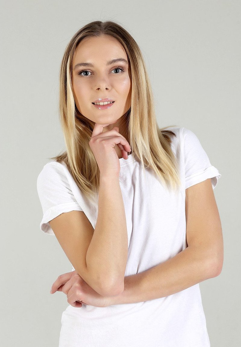 Карина, 50
